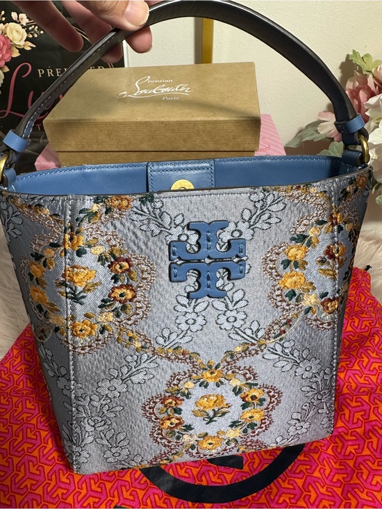 Tory Burch Handbags - Tory Burch Light Blue Floral Embroidered bucket Bag